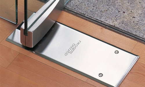 Concealed door closer